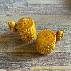 Vintage Squirrel climbing tree Canada ceramic Salt & Pepper shakers.